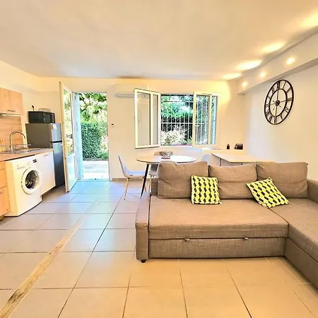T2 Calme Proche Remparts Apartment *